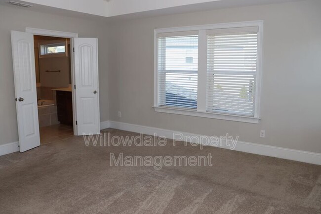Building Photo - 124 Durban Meadow Dr