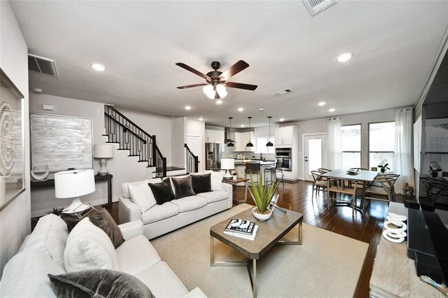 Building Photo - 1707 Summerlyn Ter Dr