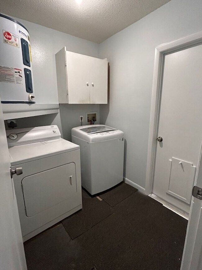 Building Photo - Wonderful 3/2/2 Corner Lot Near Golf Course In Citrus Springs