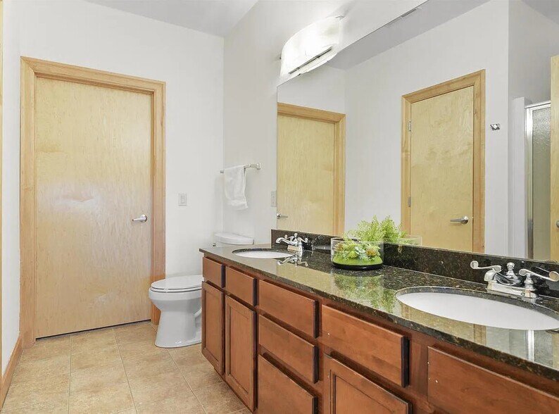 Building Photo - 8253 Mayo Dr