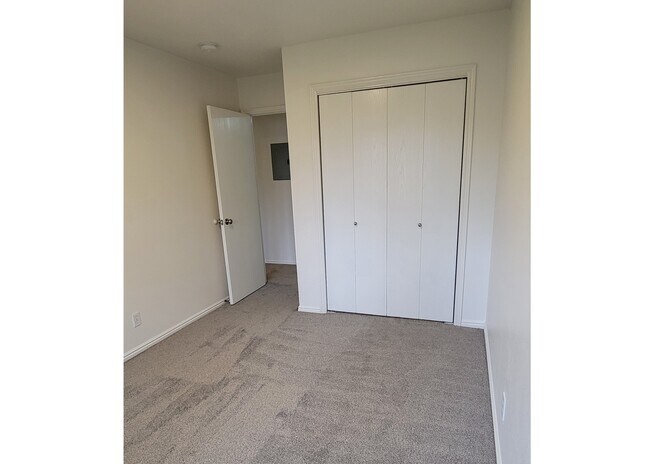 Building Photo - 545 W 600 N