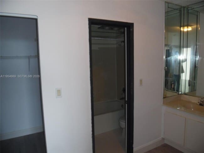 Building Photo - 20505 E Country Club Dr