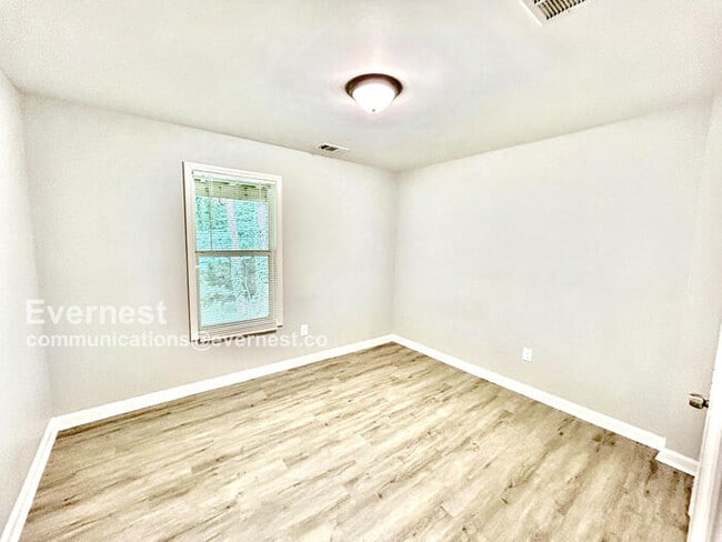 Building Photo - 170 Hickory Ln