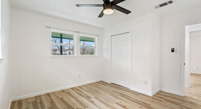 Building Photo - 1118 Ebert Ave