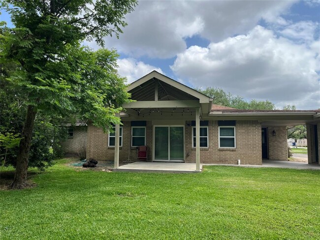 Building Photo - 304 S Shadowbend Dr