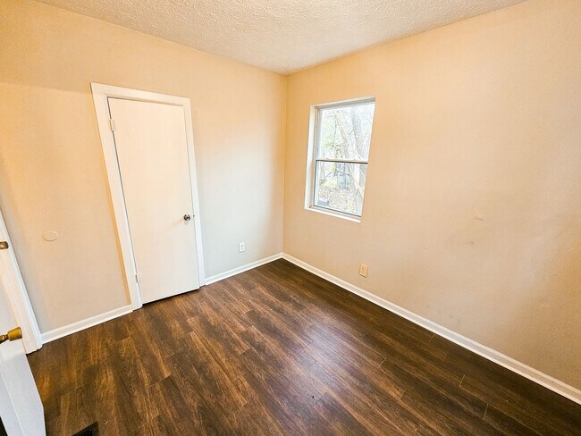 Building Photo - 4312/4314 Norwaldo Avenue