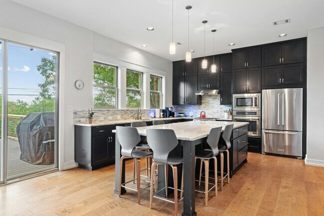 Building Photo - Beautiful 4-Bed Home in Highland Park West...