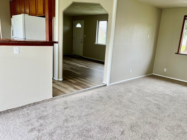 Building Photo - **$500 Move In Special** Newly Renovated 3...