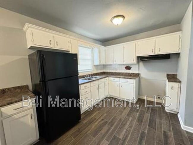 Building Photo - 3033 O'Hara Dr N