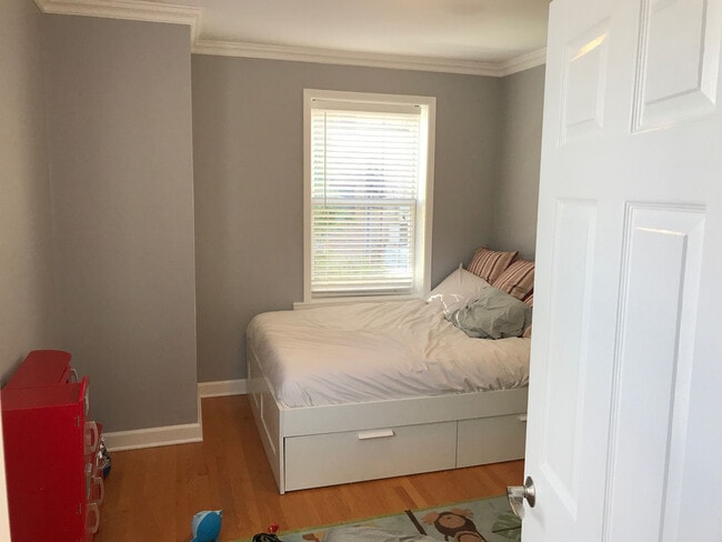 Building Photo - 5955 N Winthrop Ave