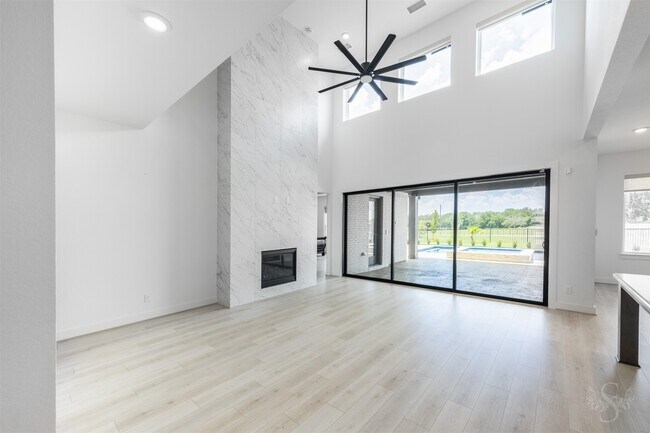 Building Photo - 7526 Sunny Oak Ln