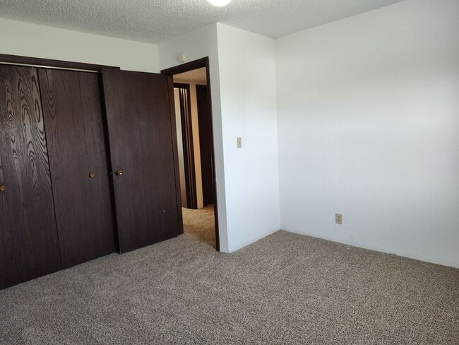 Building Photo - 522 Boxwood Dr