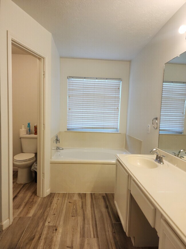 Building Photo - 11742 Fortune Park Dr