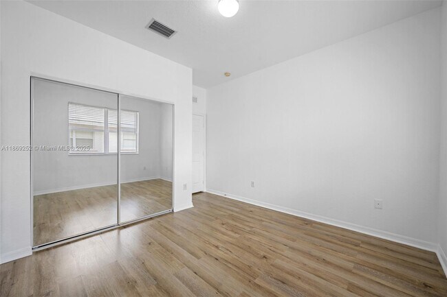 Building Photo - 3019 NW 30th Ave