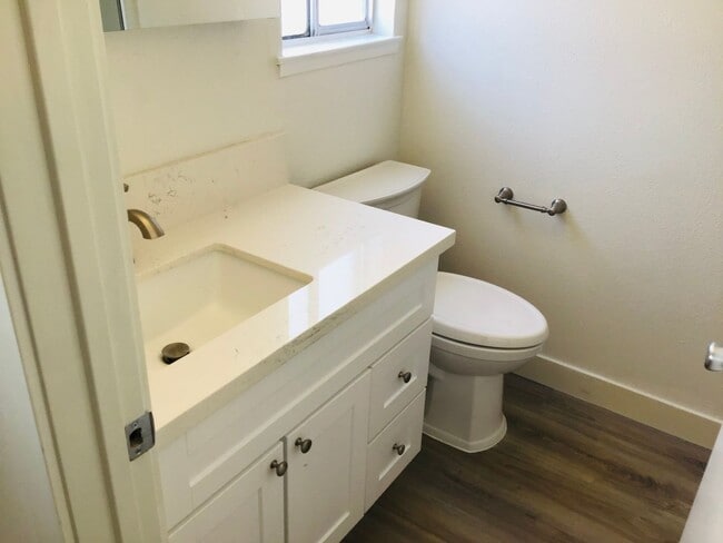 Building Photo - Remodeled Single-Level 3 Bedroom, 2 Bath w...