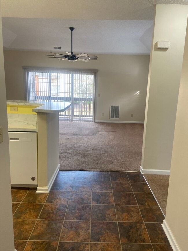 Building Photo - 190-206 (11) (NO TRANSFERS!)