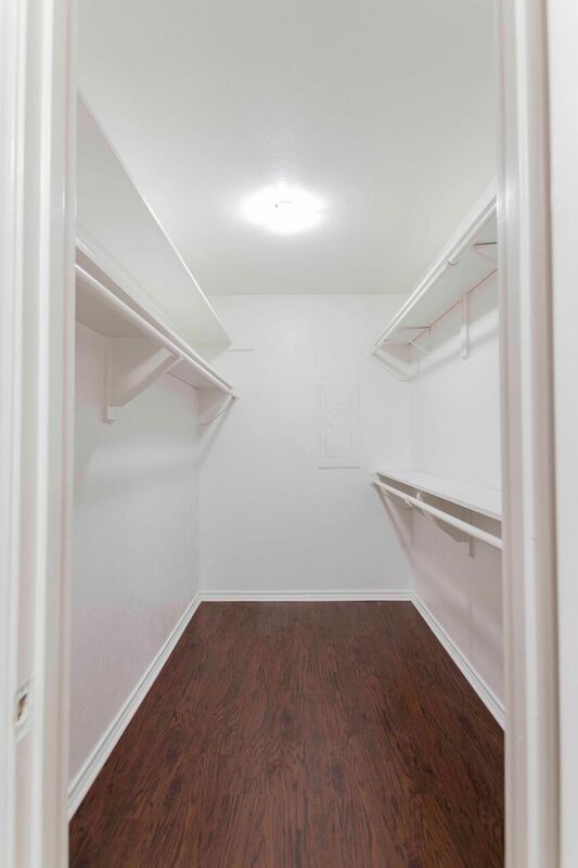 Building Photo - 817 W Rochelle Rd