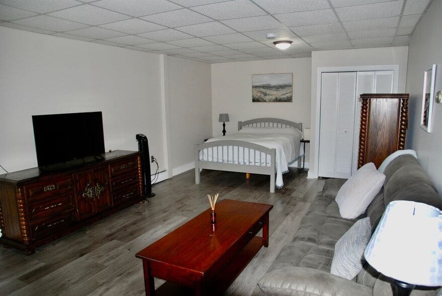 Building Photo - 285 East Side