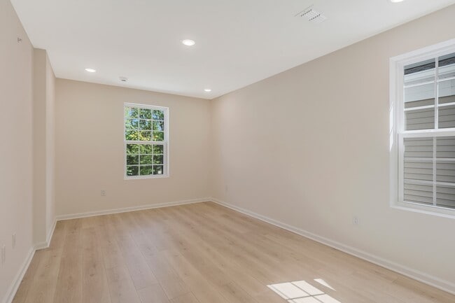 Building Photo - 219 Myrtle Rd