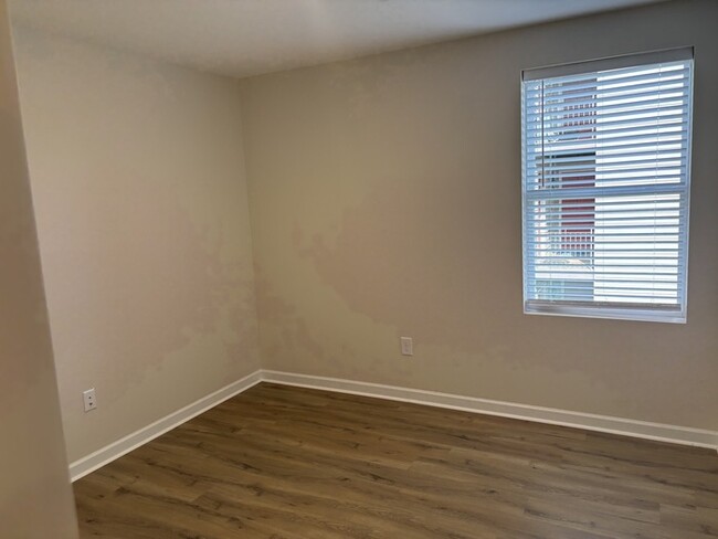 Building Photo - South Nashville 2 bedroom 2 bath Condo