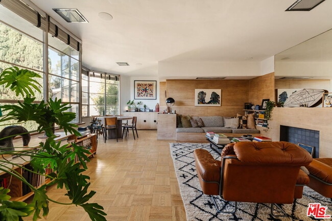 Building Photo - 1530 N Easterly Terrace