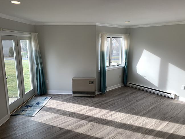 Building Photo - 63 Back Cove Est