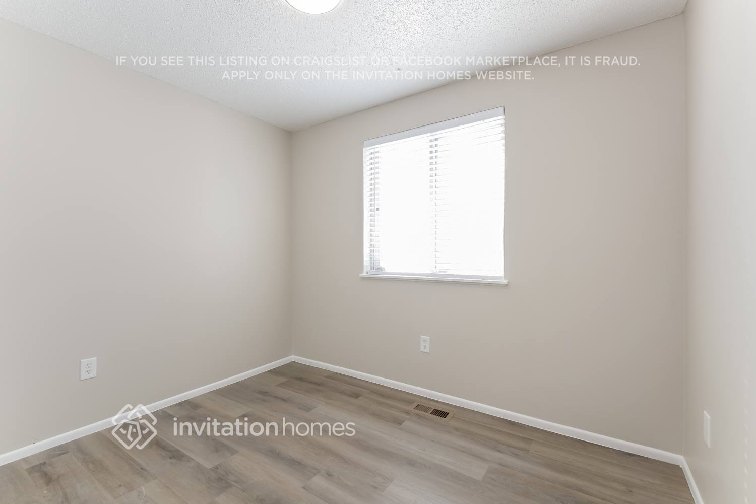 Building Photo - 2852 S Mobile St