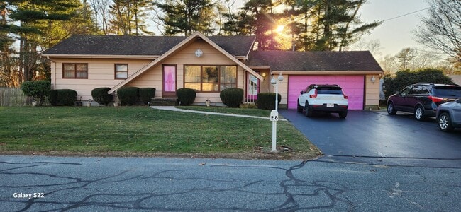 Building Photo - 28 Burt St