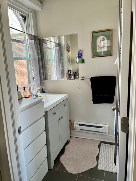  - 908 S 47th St