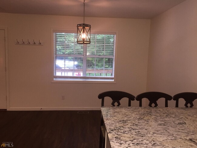 Building Photo - 653 Covecrest Dr