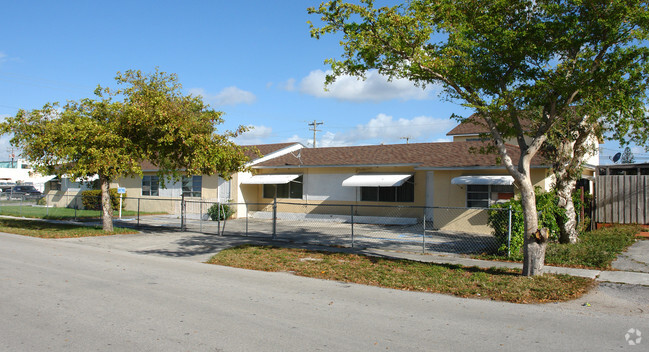 Building Photo - Sheridan Manor