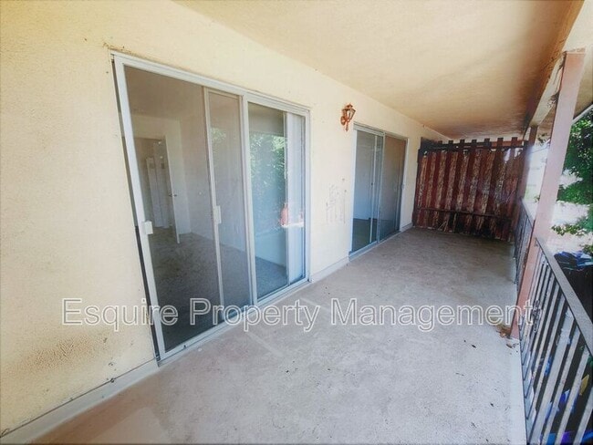 Building Photo - 2064 N Ventura Rd