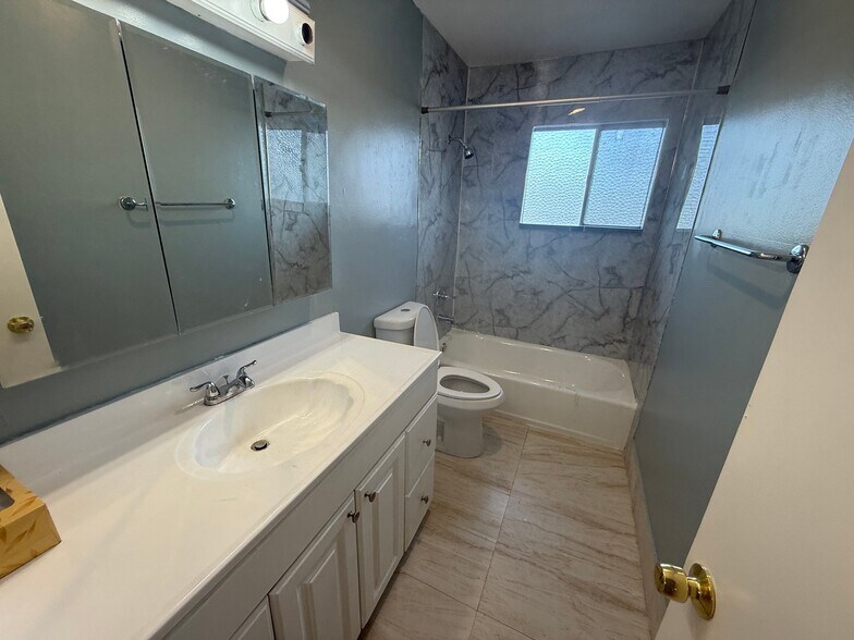 Building Photo - 4530 Vandever Ave