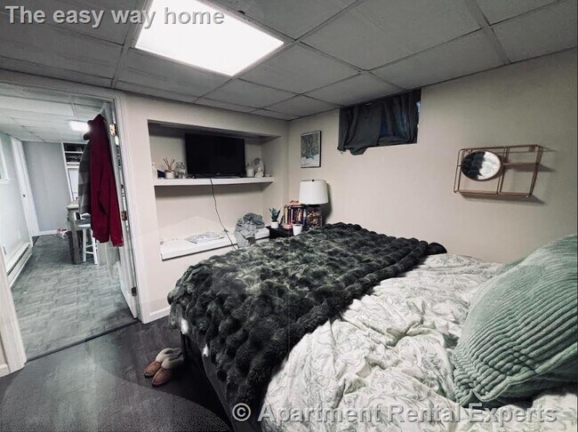 Building Photo - 10 Wallace St