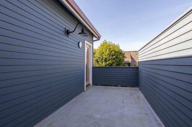 Building Photo - 193 Carmel Ave