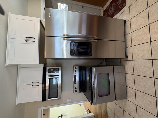 Building Photo - 721 Robins Ave