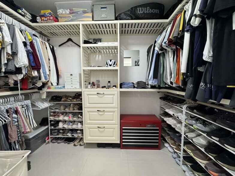 Building Photo - 1915 Brickell Ave