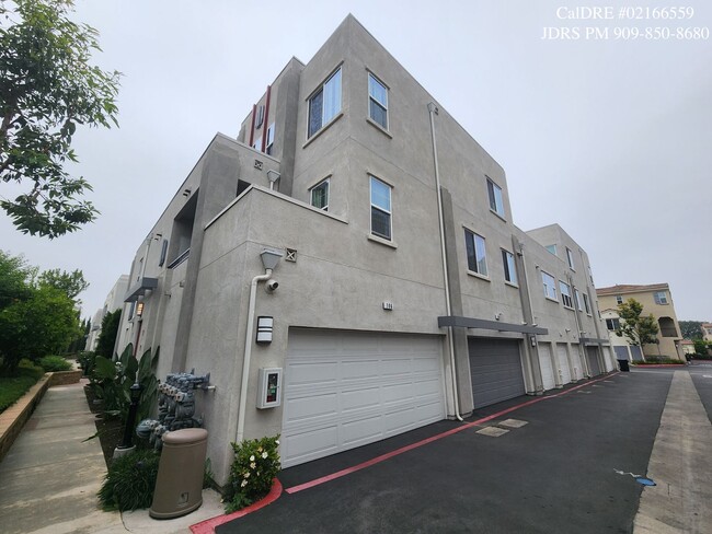 Building Photo - Upland 3 Bedroom Condo