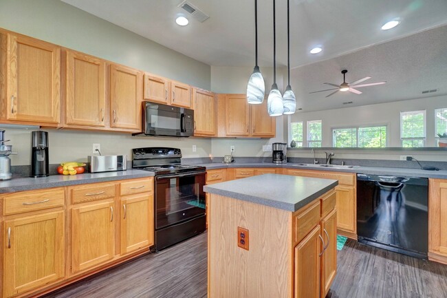 Building Photo - 3040 Kempton Park Rd