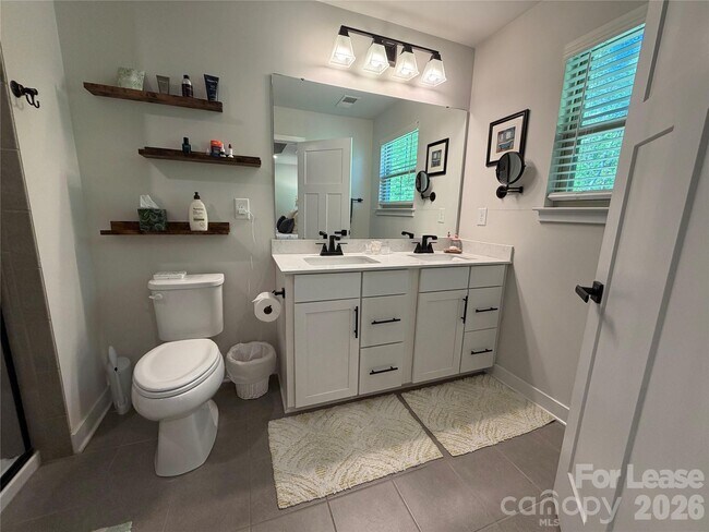 Building Photo - 163 Beacon Dr