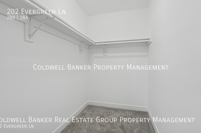 Building Photo - 202 Evergreen Ln