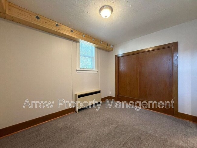 Building Photo - 411 7th St