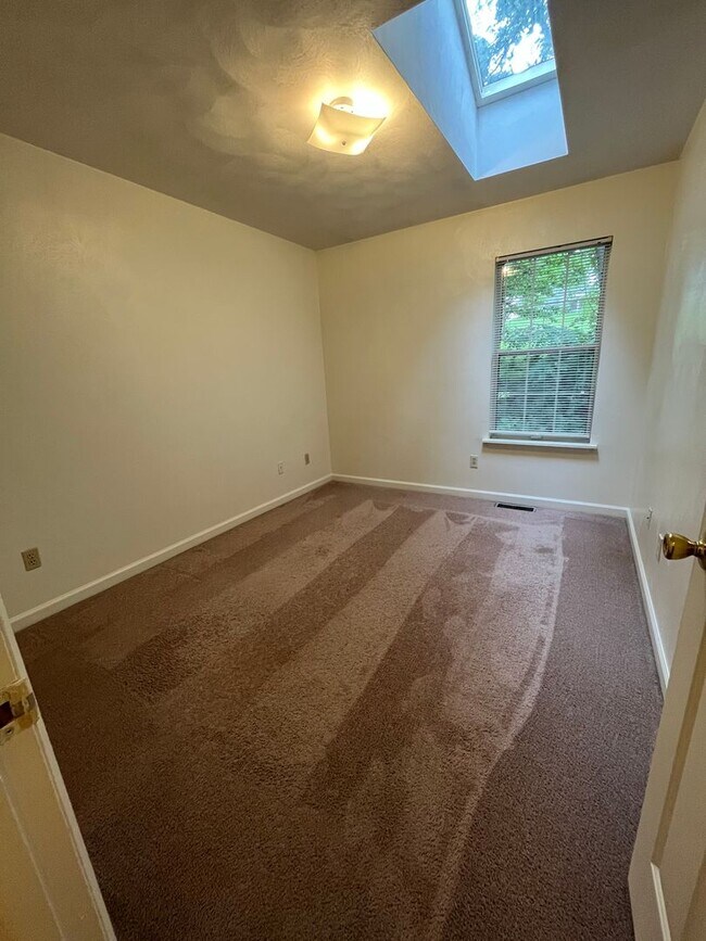 Building Photo - Rutherford 3 Bedroom 3 Bath with Den Town House