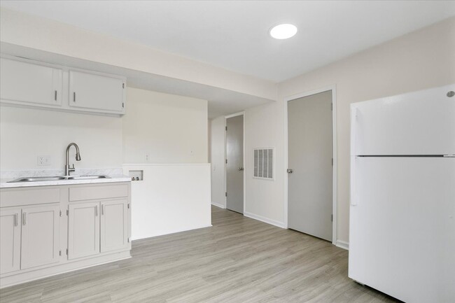 Kitchen (2) - Fairmeadow Townhomes