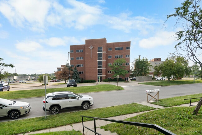 Building Photo - 2711 St Francis Dr