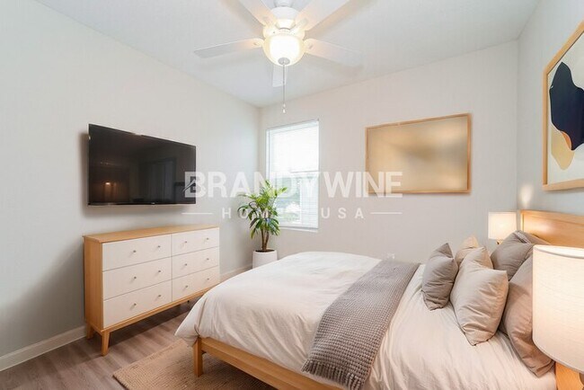 Building Photo - 547 Narnia Ct