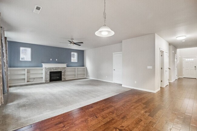 Building Photo - Well maintained 4-Bedroom 2.5 bath Graham home w/ Multiple Living Areas