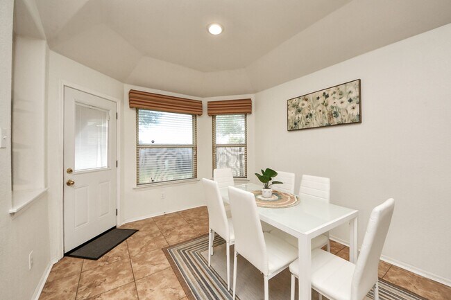 Building Photo - 8714 7 Pines Ln