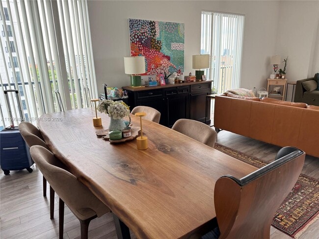 Building Photo - 10 Aragon Ave