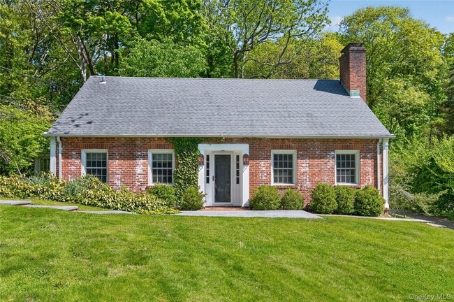 Building Photo - 490 Duck Pond Rd